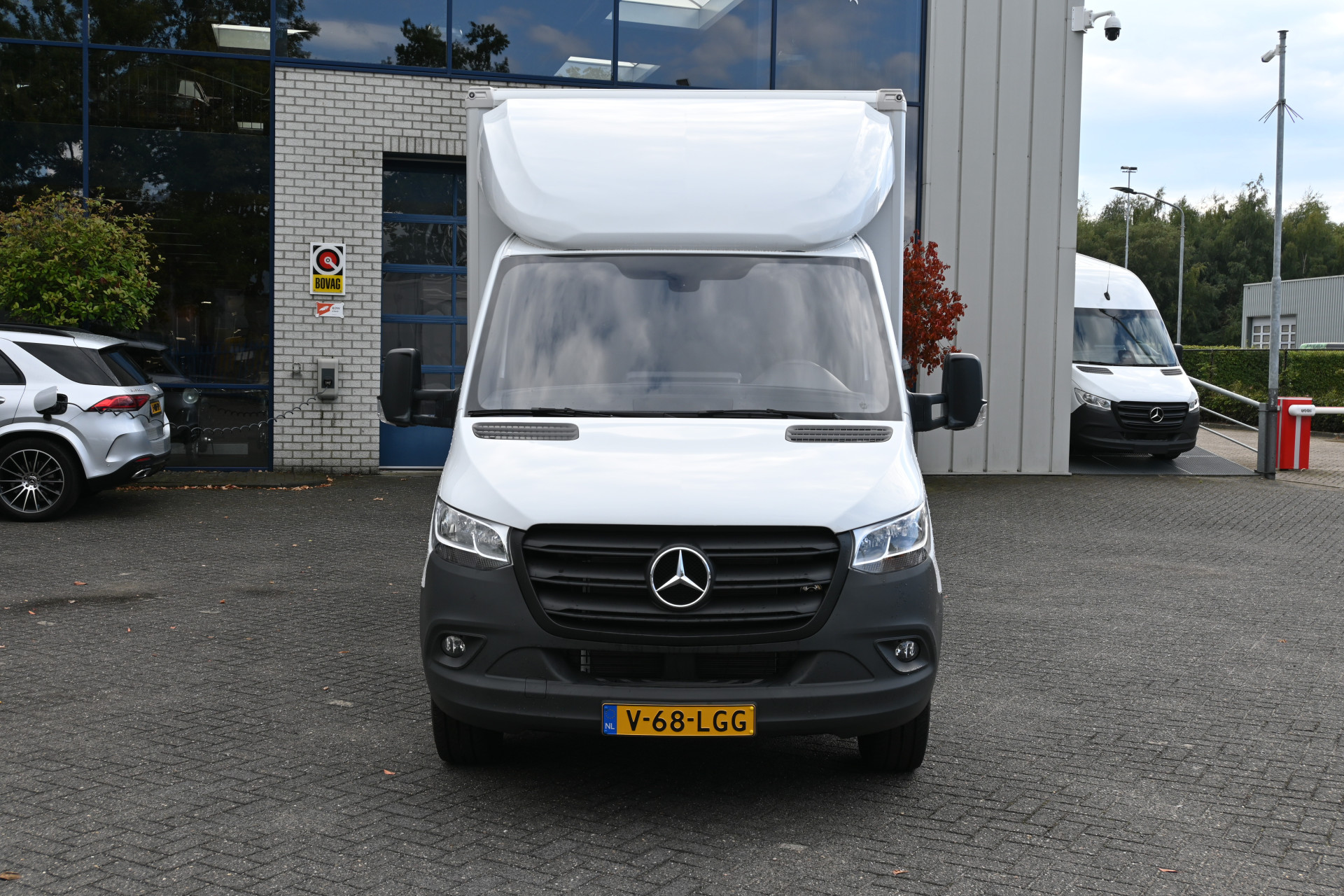 47617094-1.jpg