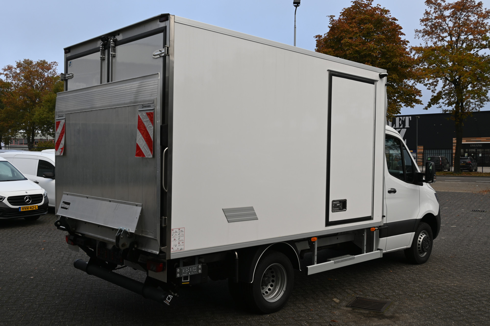 47739683-3.jpg