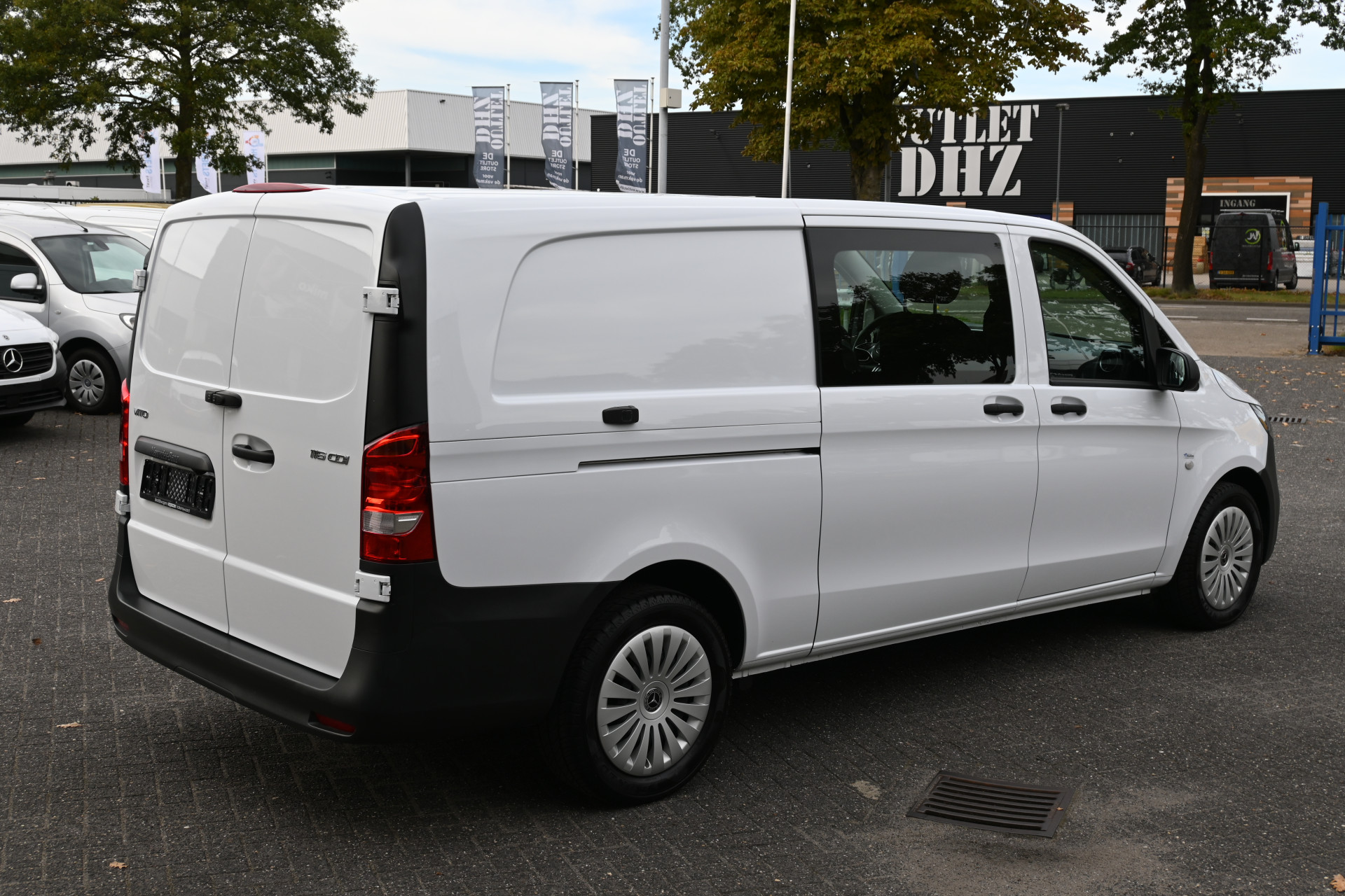 47872528-2.jpg