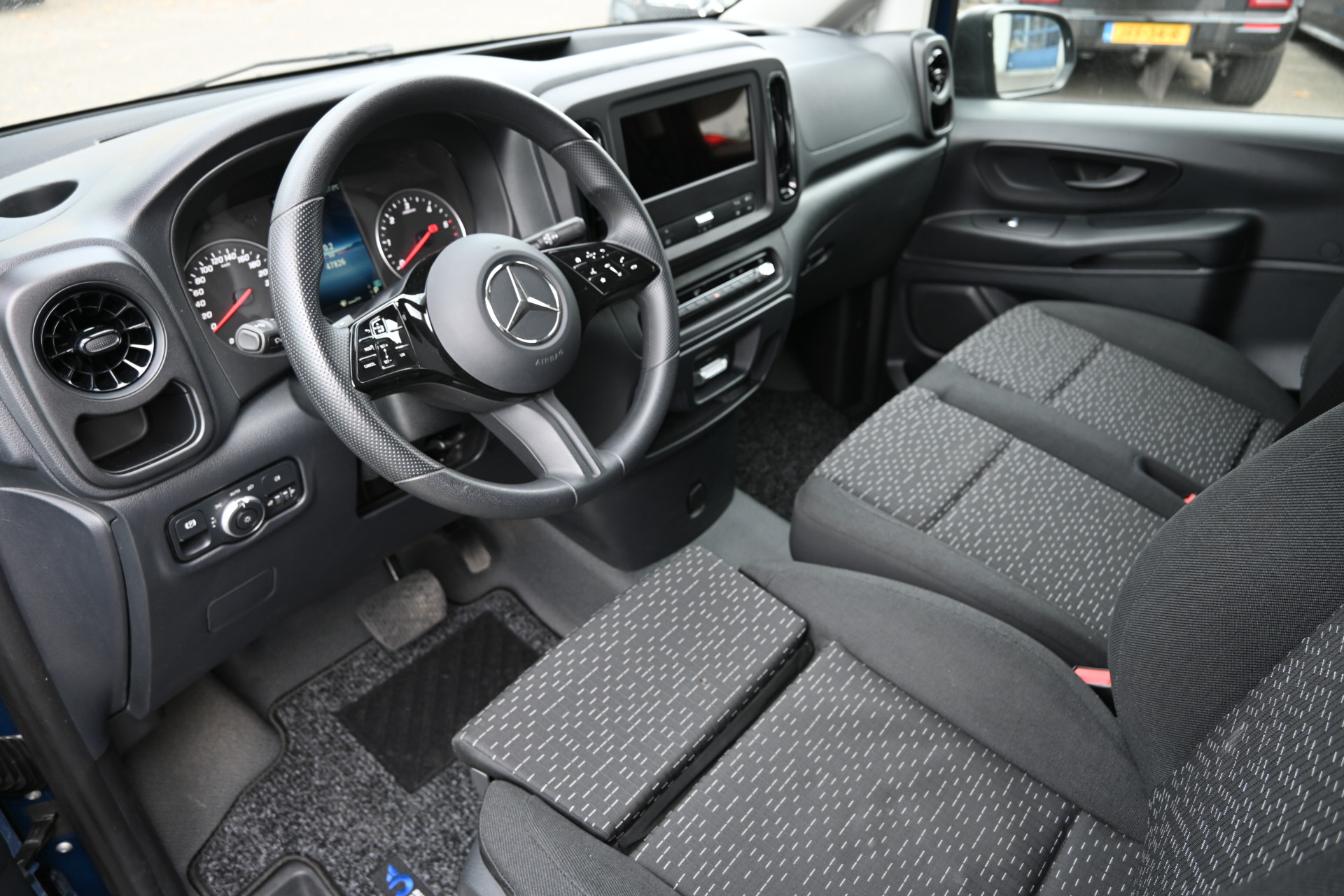 47872540-3.jpg