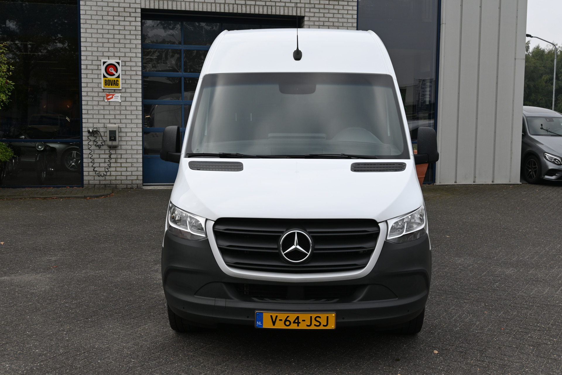 47938781-1.jpg