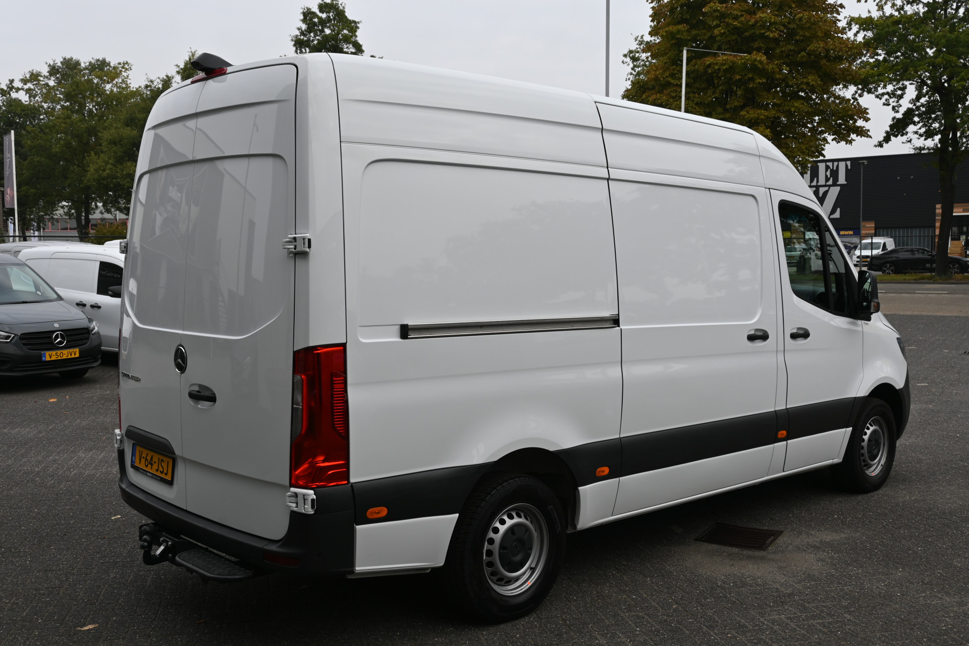 47938781-4.jpg