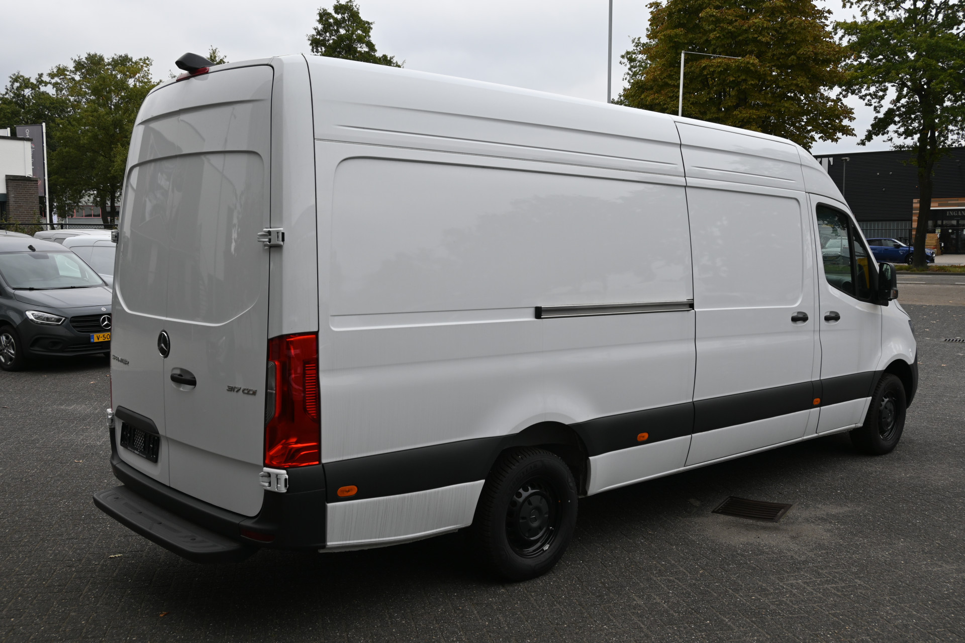 47939224-4.jpg
