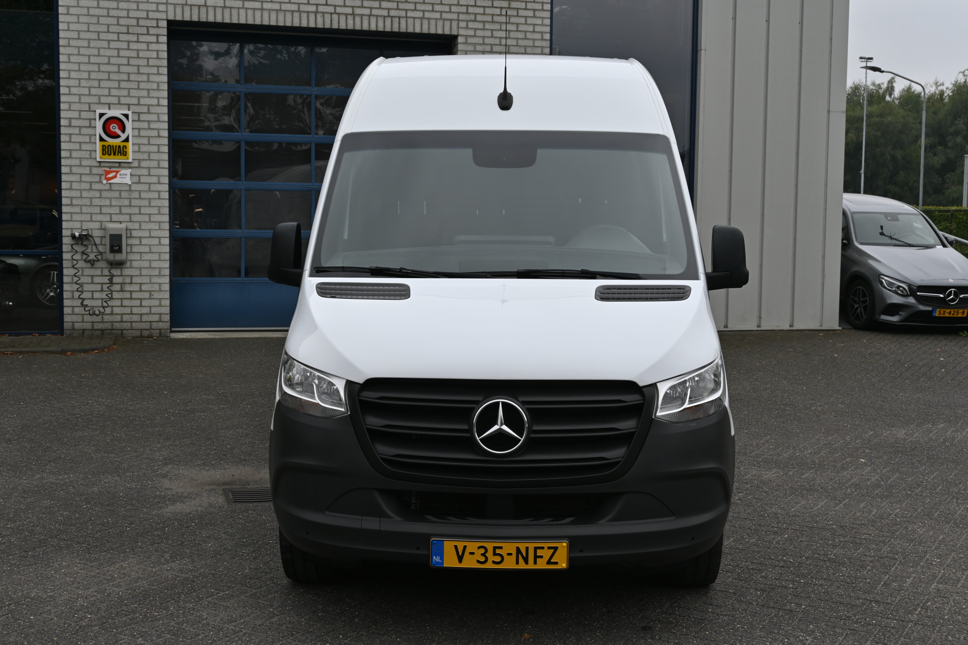 47970812-1.jpg