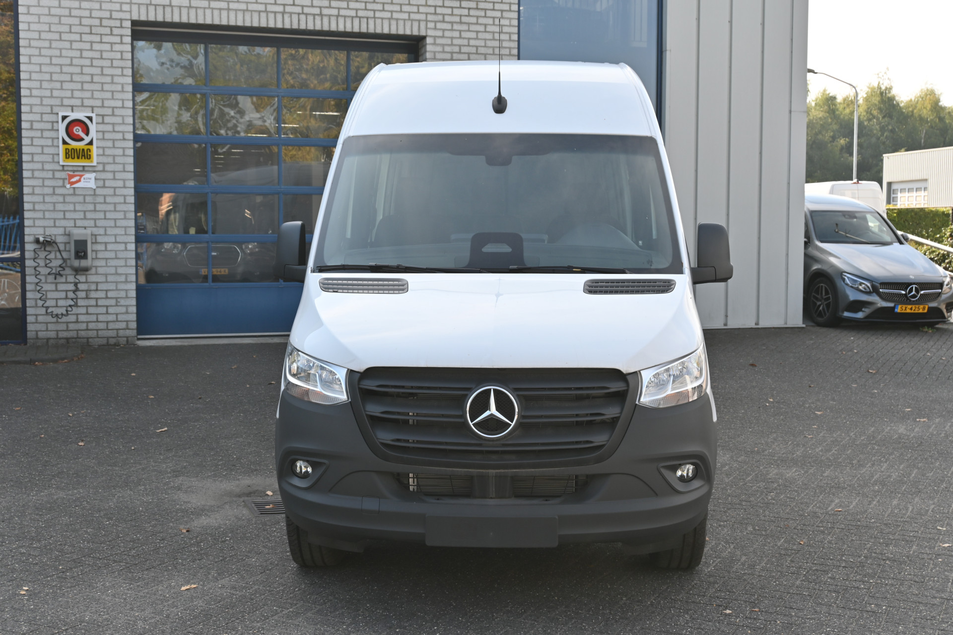 48032203-1.jpg
