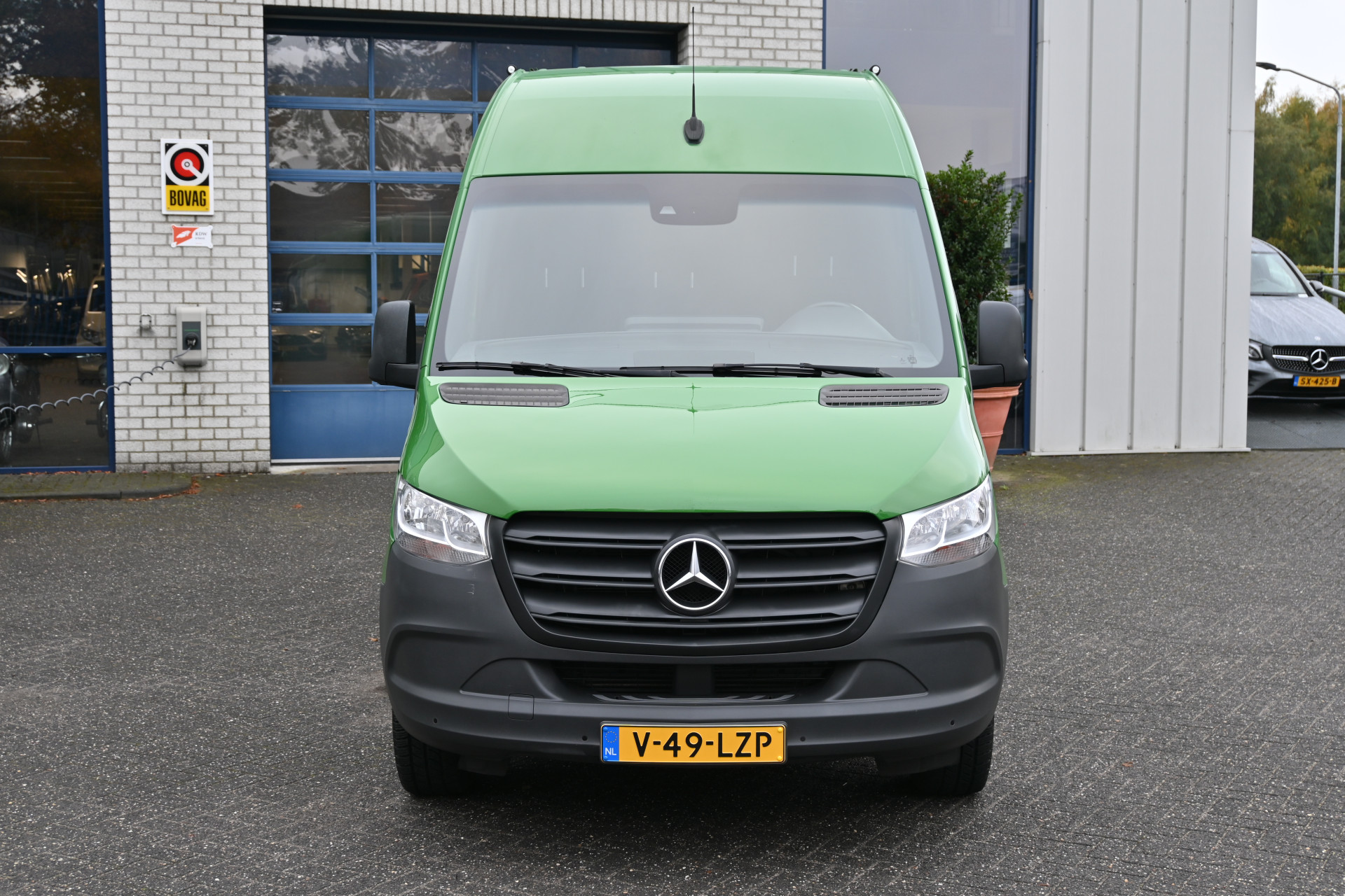 48340360-1.jpg