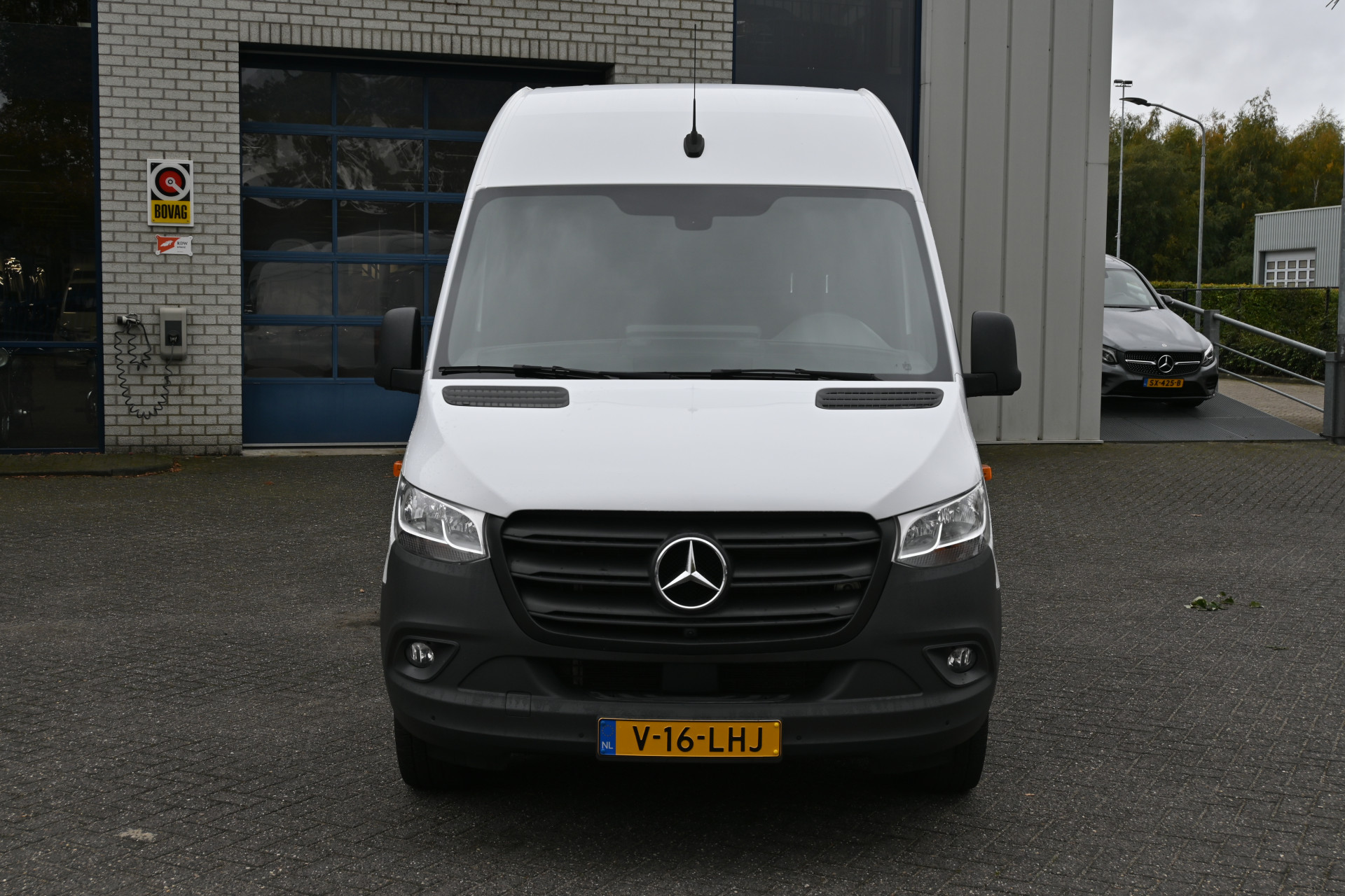 48347749-1.jpg