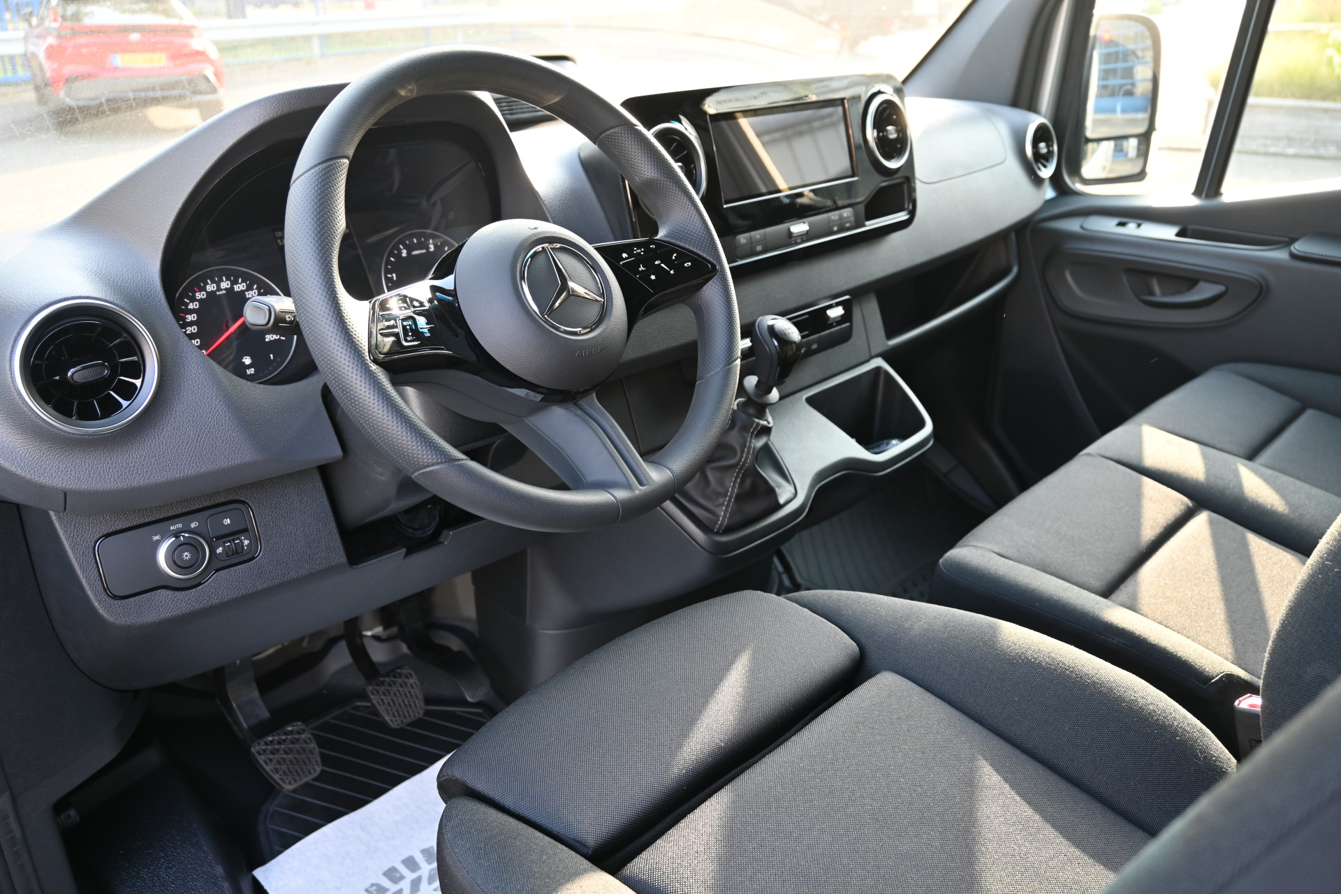 48407575-4.jpg