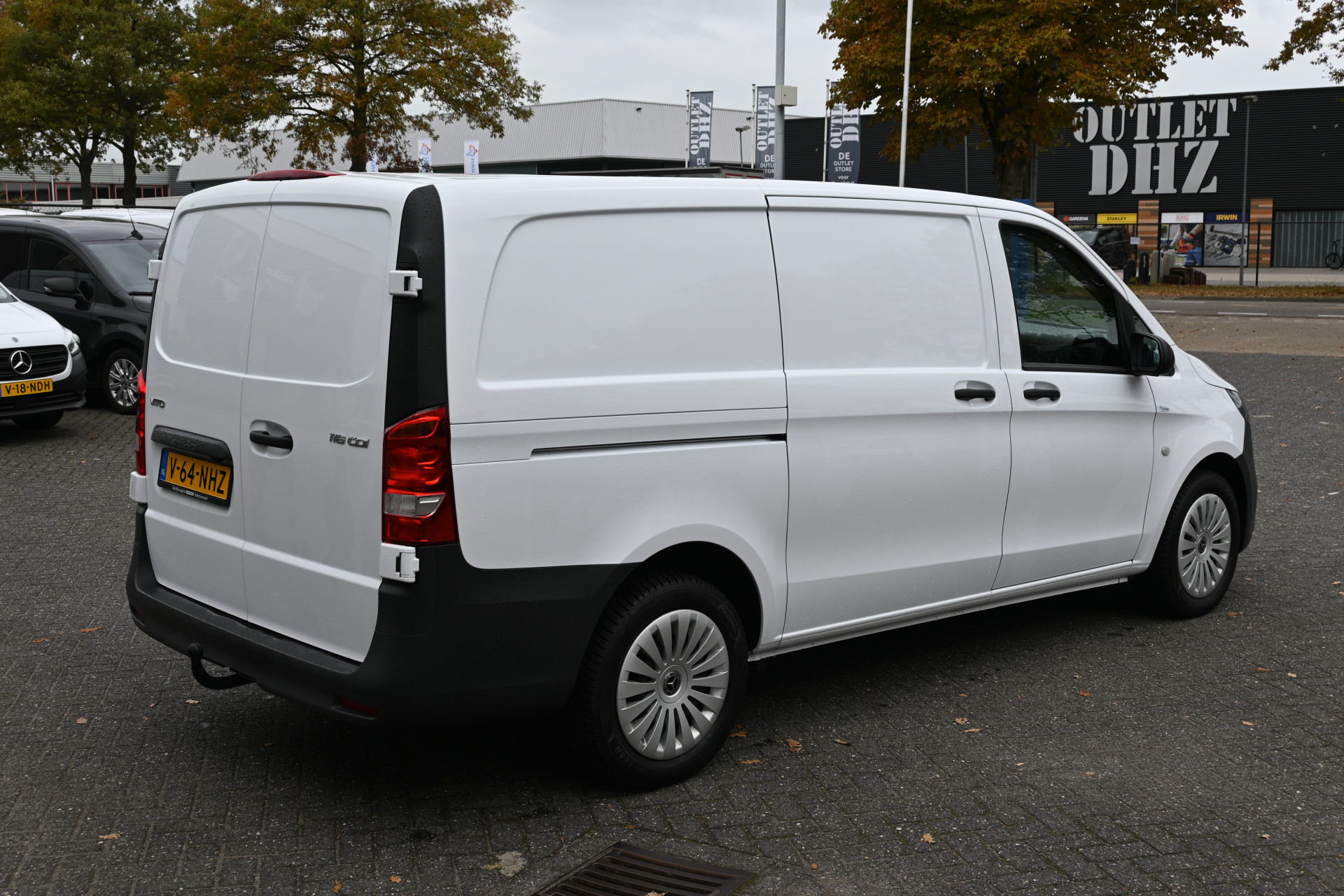 48493829-2.jpg
