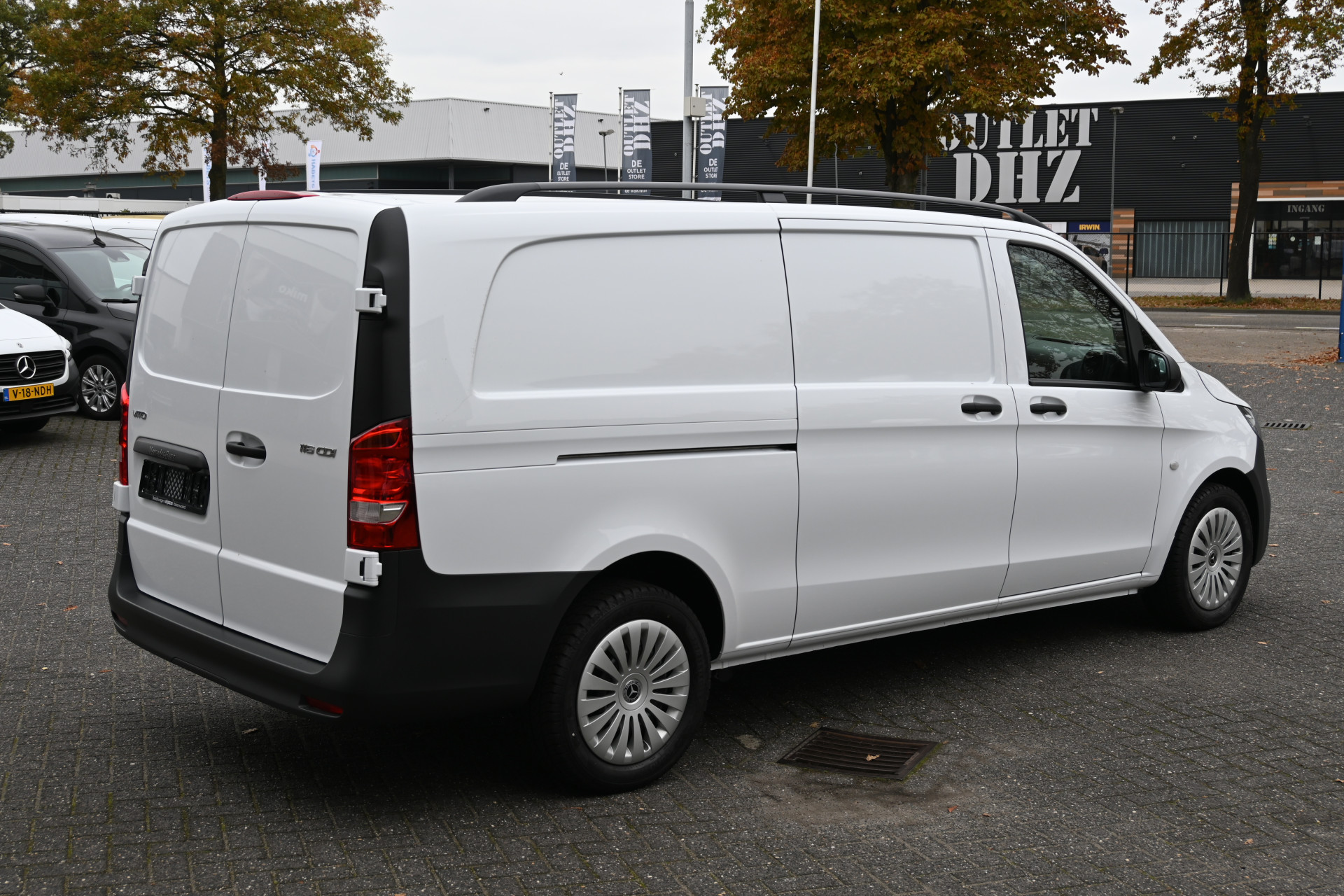 48494008-2.jpg
