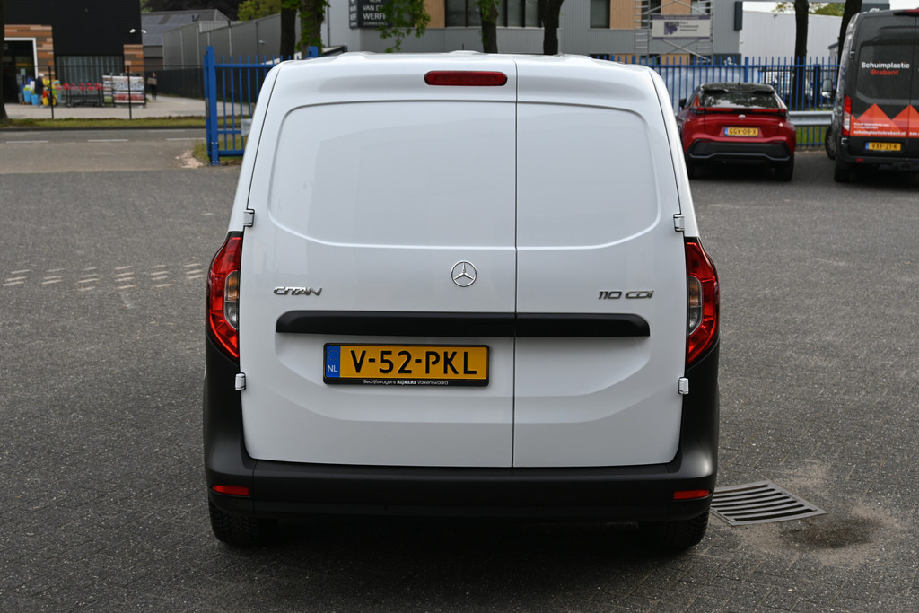 53424478-8.jpg